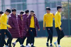 雷速体育官方-亚洲球队苦战一场，最终险胜对手