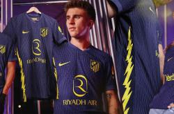 雷速体育-马竞球员赠送球迷签名球衣，获得热烈回应