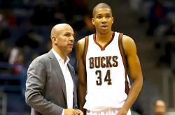 雷速体育-雄鹿不敌开拓者，安东尼成为焦点