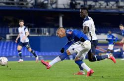 雷速体育比分直播-富勒姆客场挑战沃特福德，保级压力山大的简单介绍