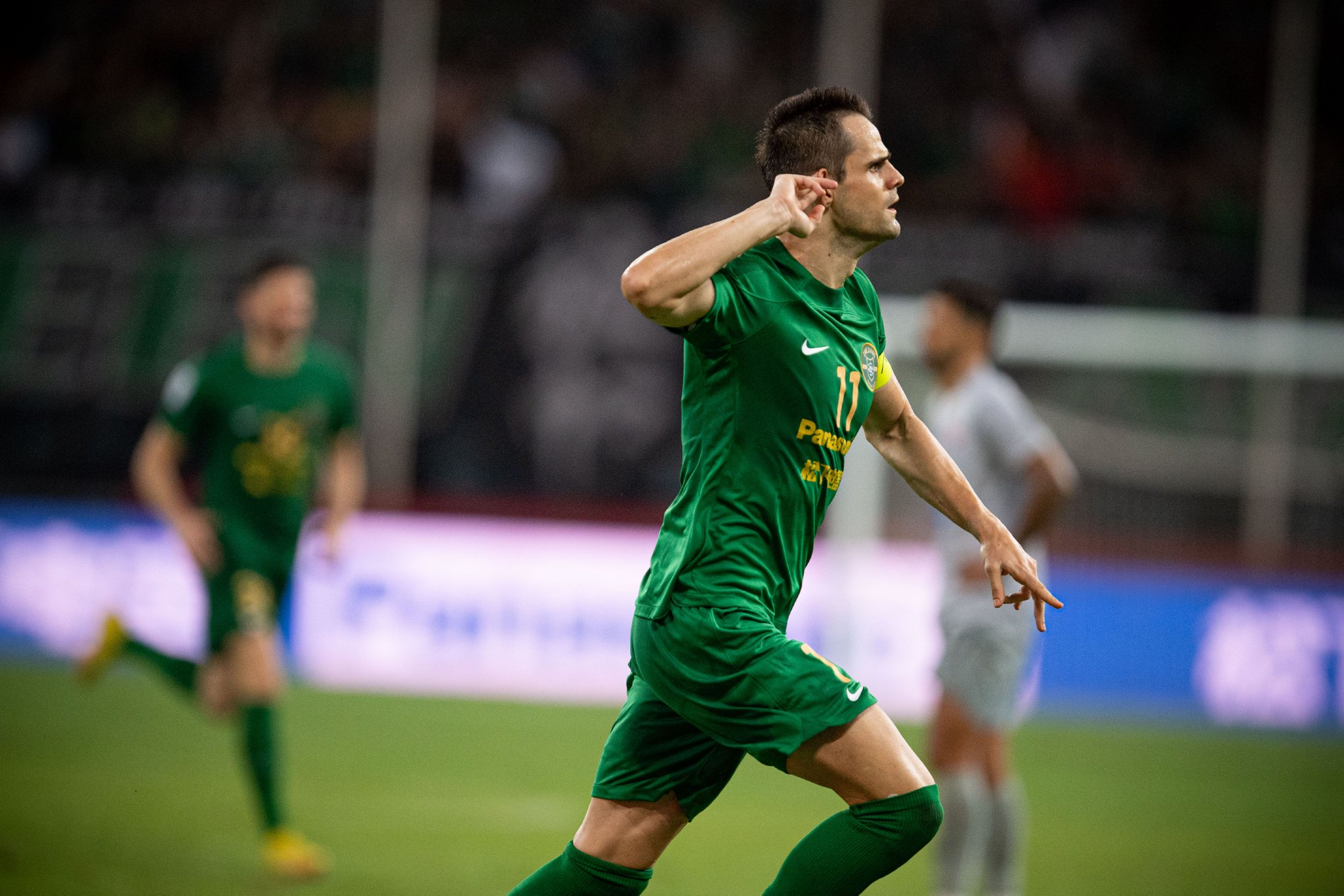 明日之星崭露头角,实力碾压对手取得胜利 明日之星崭露头角,实力碾压对手取得胜利