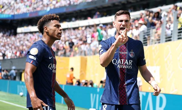 高强度比赛:球员巅峰状态全场发挥 高强度比赛:球员巅峰状态全场发挥