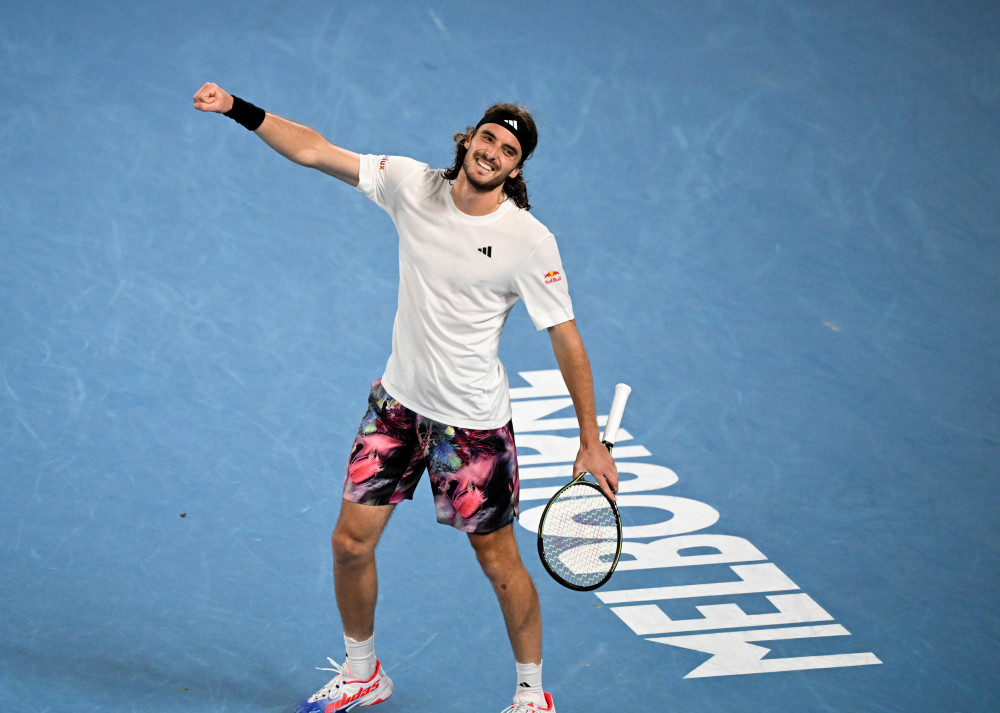 包含意大利网球队绝杀世界网球队，西西帕斯统治全场的词条