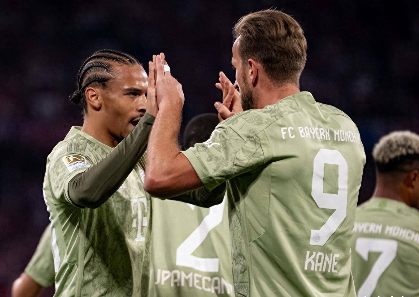 包含尤文血洗里昂，德利赫特打破历史纪录的词条